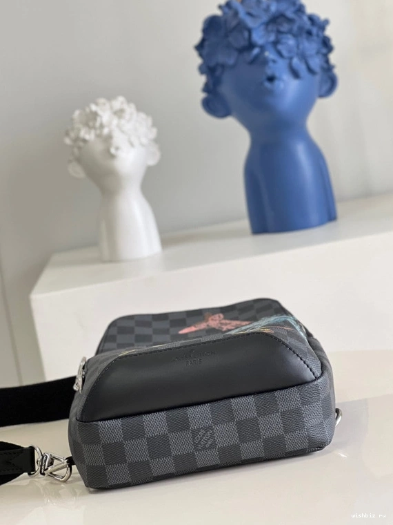 WIS VUITTON AVENUE LOUIS SLINGBAG 0824